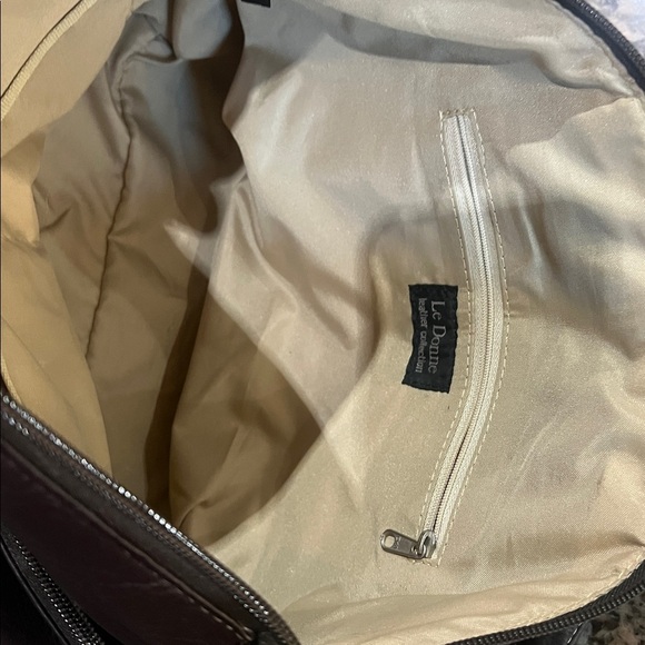 Elegant Brown Leather Handbag - Picture 4 of 8